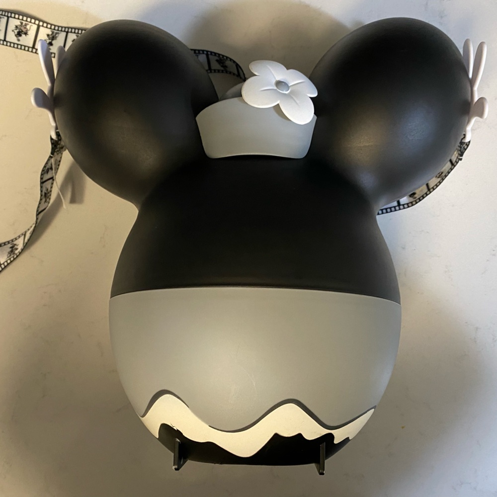 Disney parks Minnie Mouse steamboat style popcorn holder with lanyard